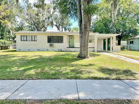 A home in DELAND