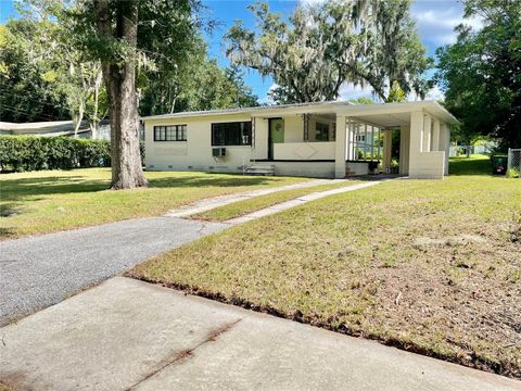 A home in DELAND