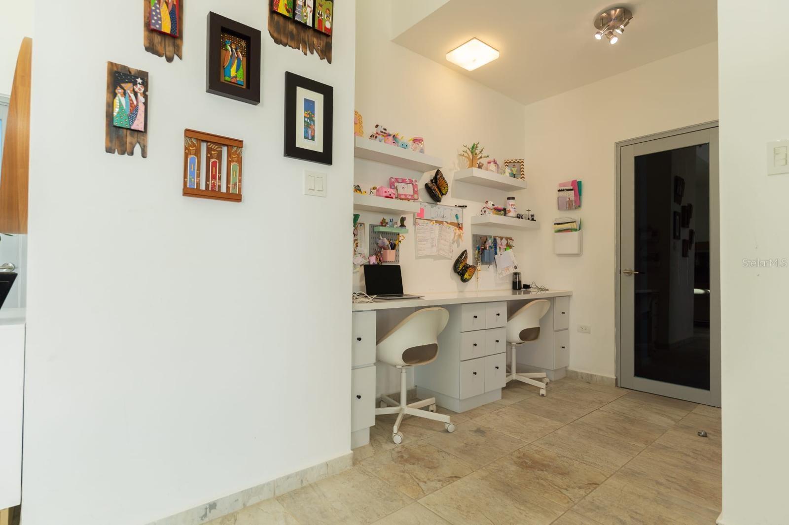 PALATINE HILL - Residential