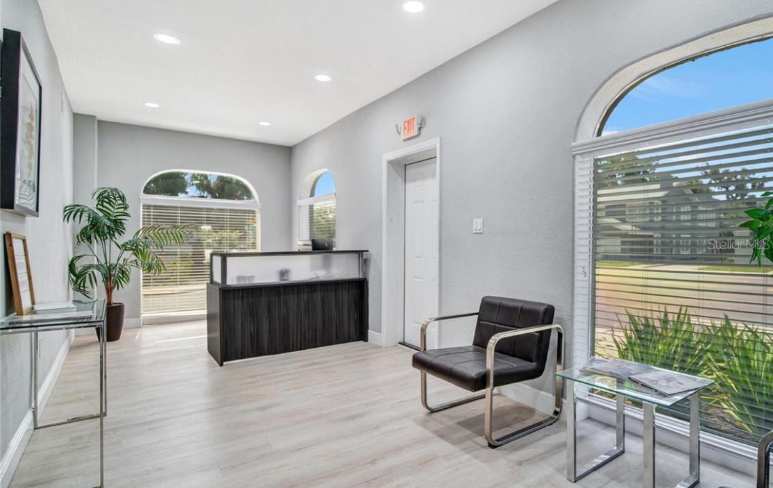 733 W COLONIAL DRIVE