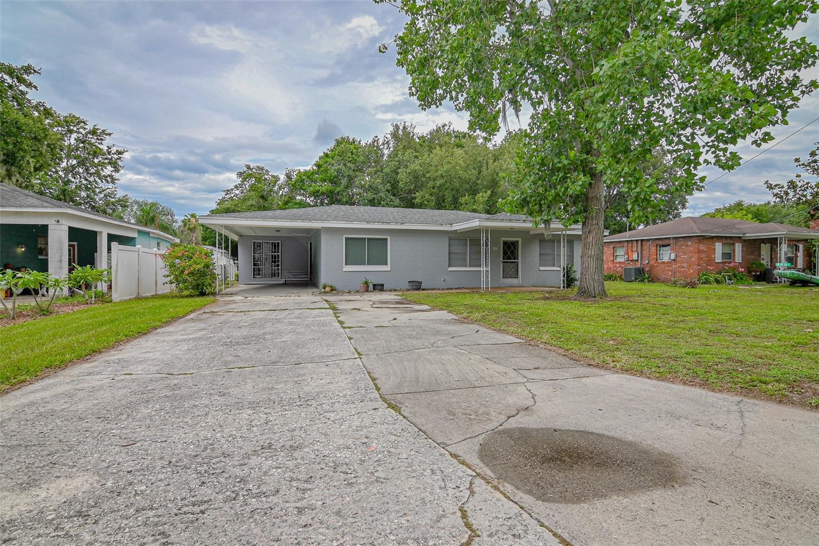 Welcome to your next rental home in beautiful Auburndale! This charming 3-bedroom, 1.5-bathroom property offers comfort, convenience, and a fantastic location. Step inside to find durable LVP flooring throughout, making upkeep a breeze while giving the home a modern feel. The property is fully fenced, perfect for added privacy and peace of mind.
Located just steps from the brand-new Auburndale Community Center on Lake Ariana, you’ll enjoy easy access to recreation, events, and the heart of the neighborhood. With quick connections to shopping, dining, and major roadways, this home combines small-town charm with everyday convenience.
Don’t miss the chance to make this property your own—schedule a showing today!