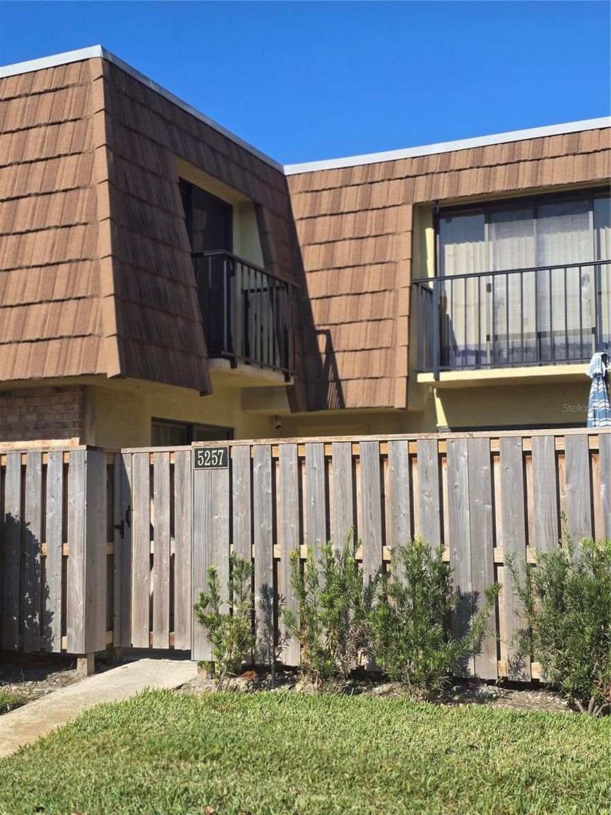 Outstanding 2BR/2.5BA, 1,285-sqft townhouse in Florida Center North, in great condition with a private fenced patio and spacious family/dining areas. Prime location near I-4, Valencia College, Universal Studios, Millenia Mall and fine dining – only 10 minutes from Downtown Orlando. Convenient to Orange County schools including Millennia Elementary, Southwest Middle and Dr. Phillips High