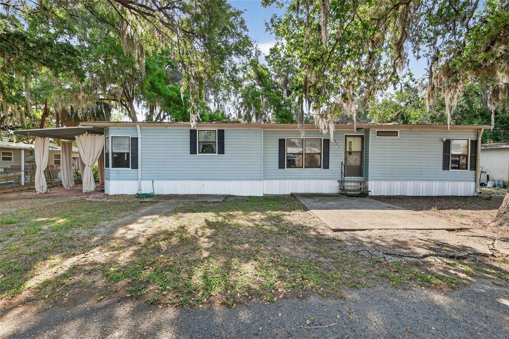 Photo of 904 Maplewood Street, Tavares, FL 32778 (MLS # O6393538)