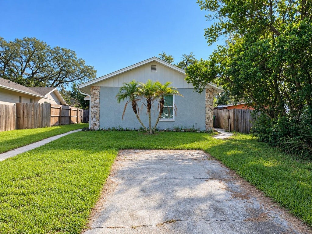 Photo of 10417 N Hartts Drive, Tampa, FL 33617 (MLS # TB8557134)