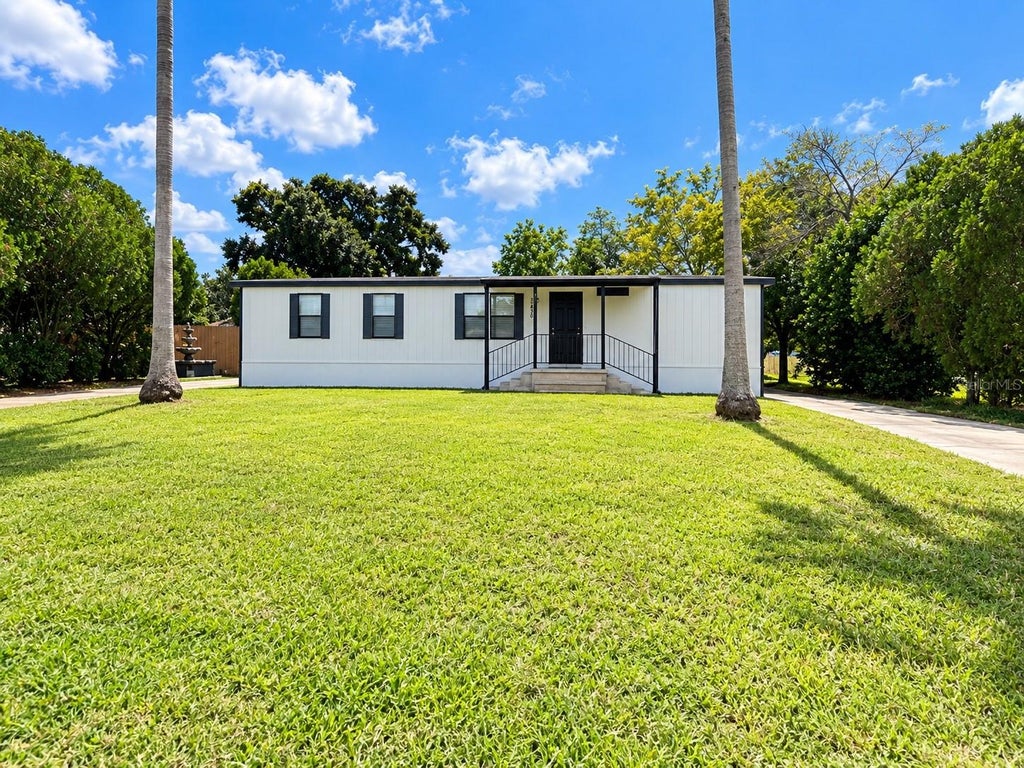 Photo of 4808 Rollinglen Loop W, Lakeland, FL 33810 (MLS # S5157116)