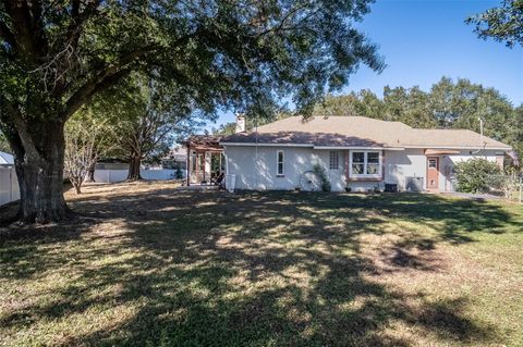 A home in WINTER HAVEN