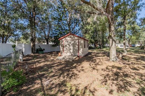 A home in WINTER HAVEN