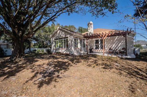 A home in WINTER HAVEN