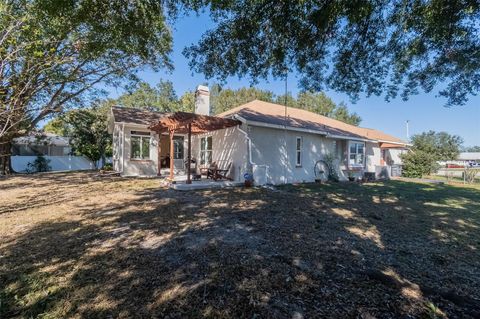 A home in WINTER HAVEN