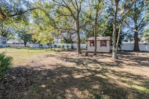 A home in WINTER HAVEN