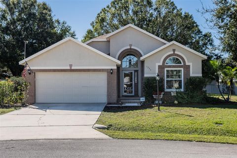 A home in WINTER HAVEN