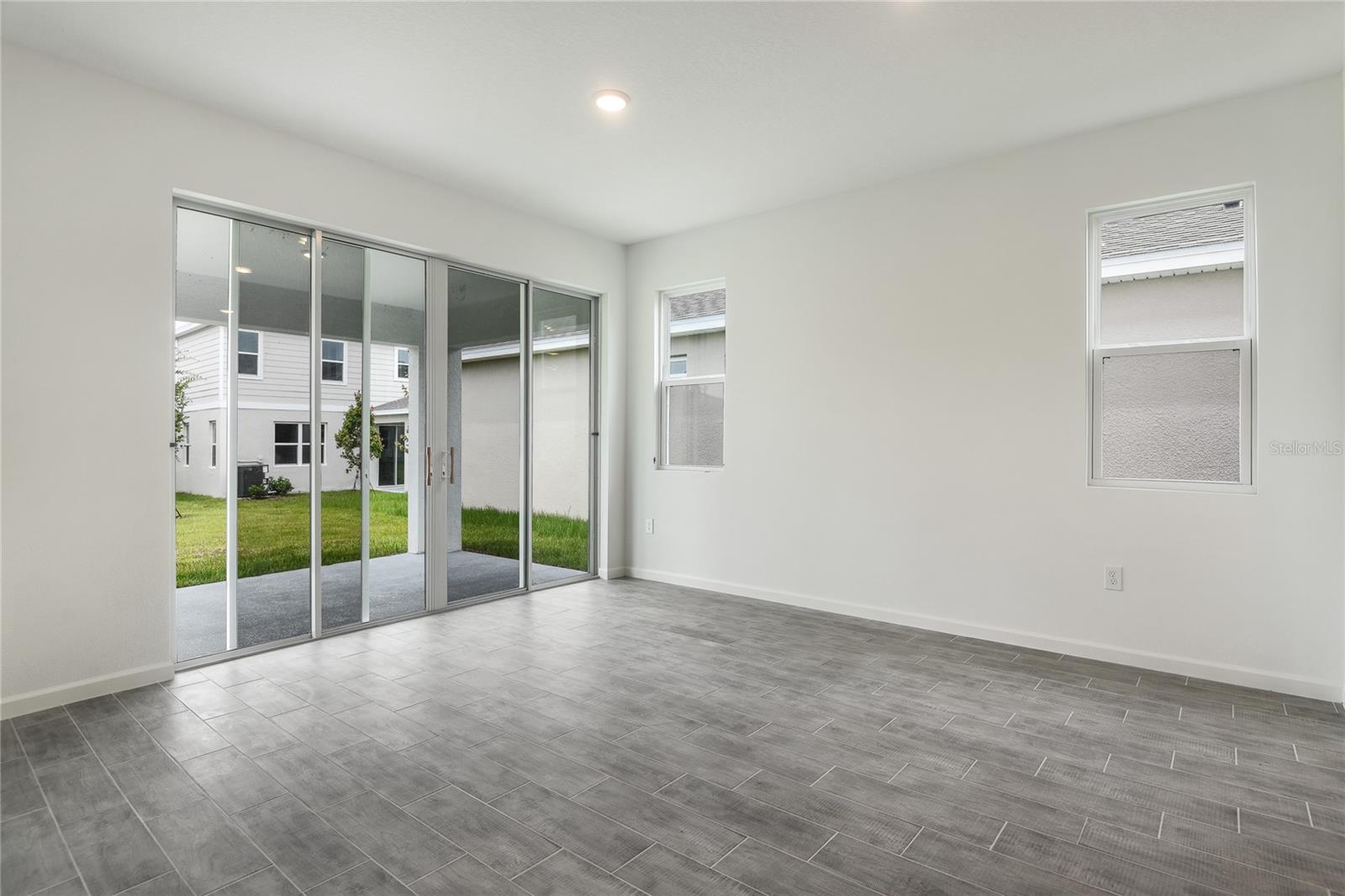 SEASONS AT MAGNOLIA POINTE - Residential