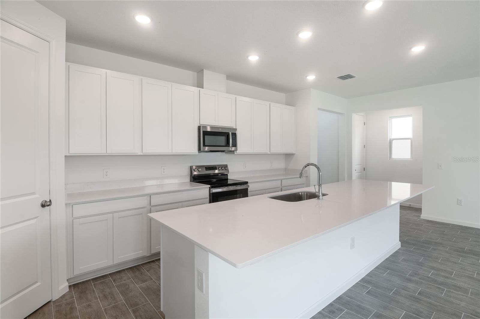 SEASONS AT MAGNOLIA POINTE - Residential