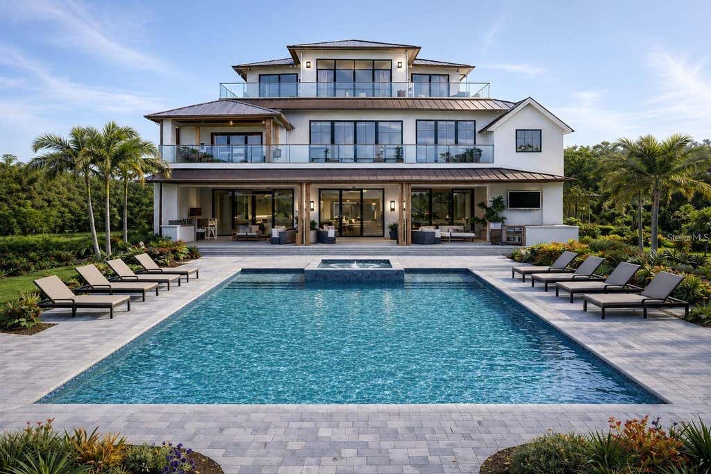 Photo of 25 N Washington Drive, Sarasota, FL 34236 (MLS # TB8540956)
