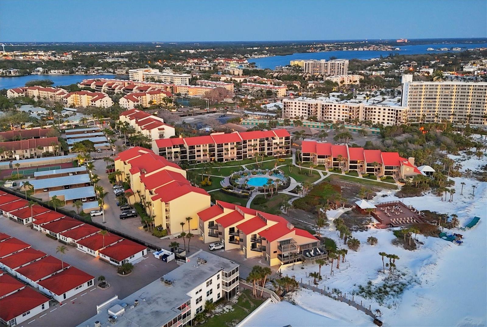 SIESTA DUNES BEACH / SIESTA KEY - Residential