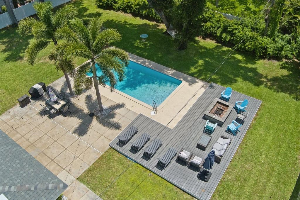 Photo of 322 Suwanee Avenue, Sarasota, FL 34243 (MLS # A4694668)