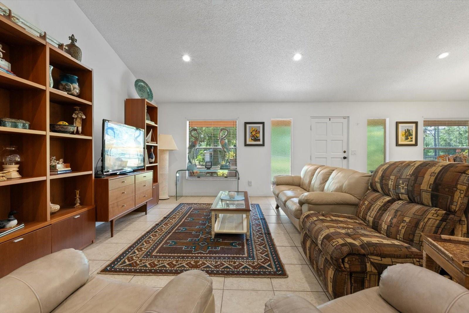 WILLOW SHORES - Residential