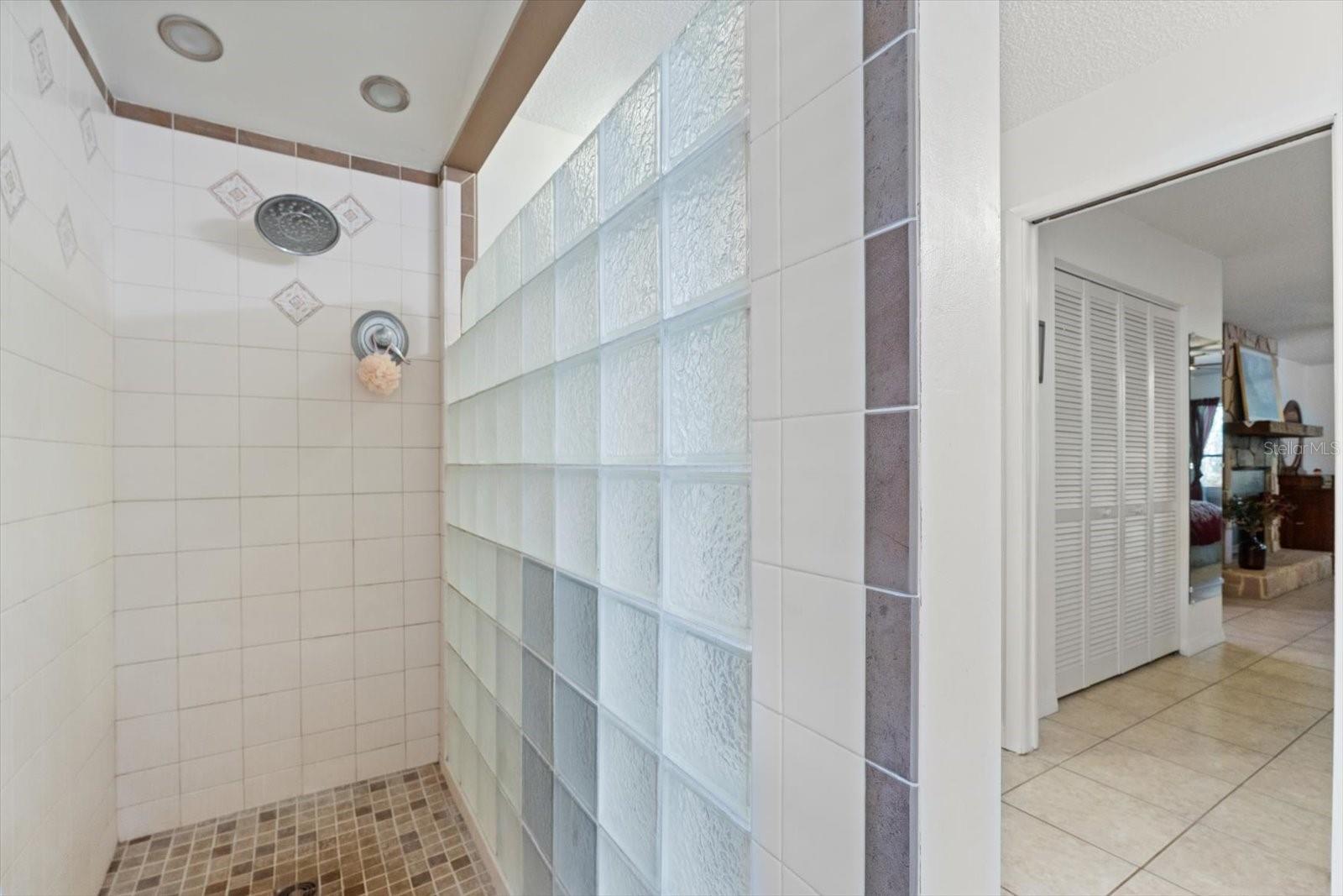 WILLOW SHORES - Residential