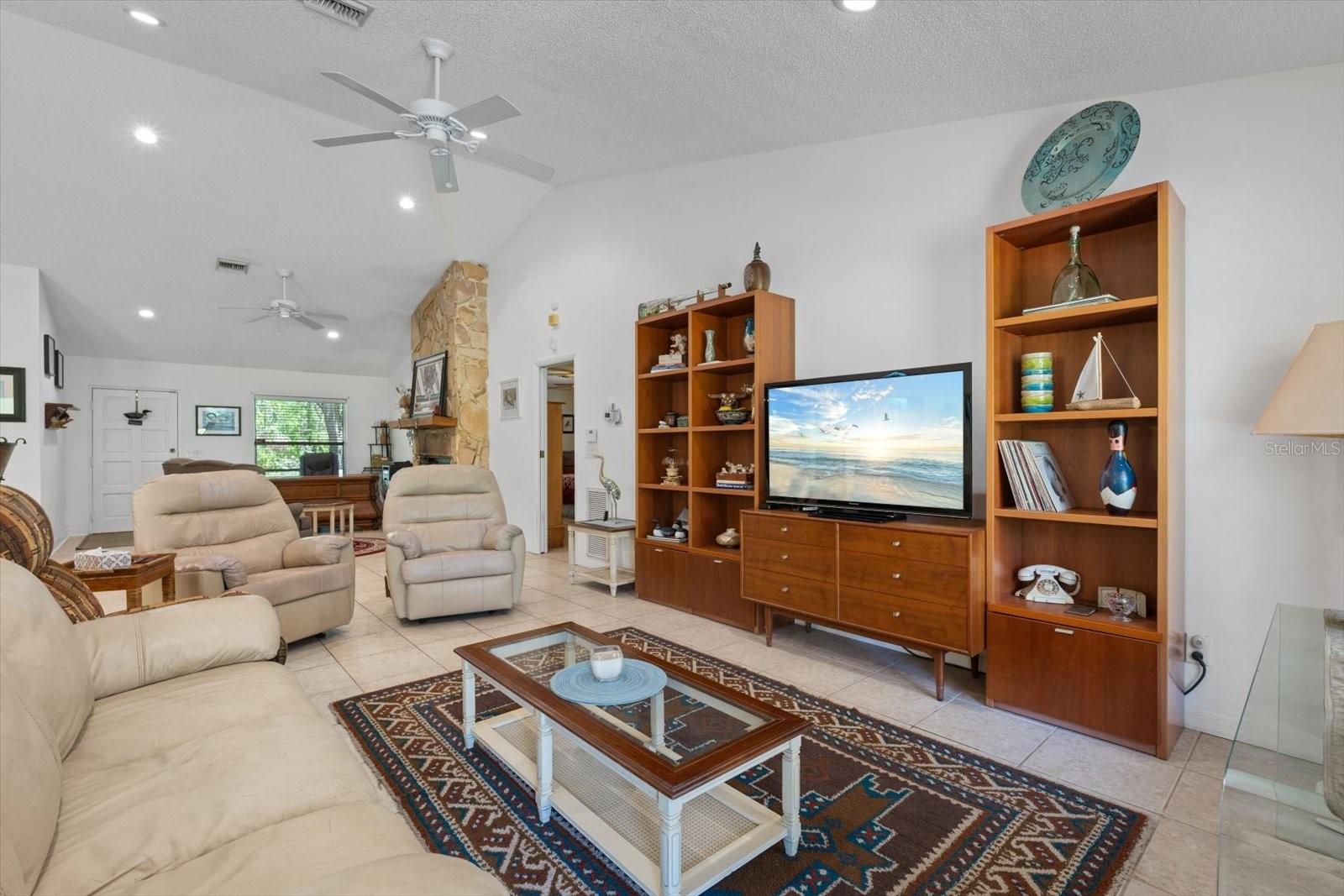 WILLOW SHORES - Residential