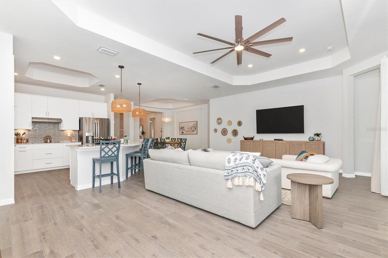 WELLEN PARK GOLF & COUNTRY CLUB - Residential Lease