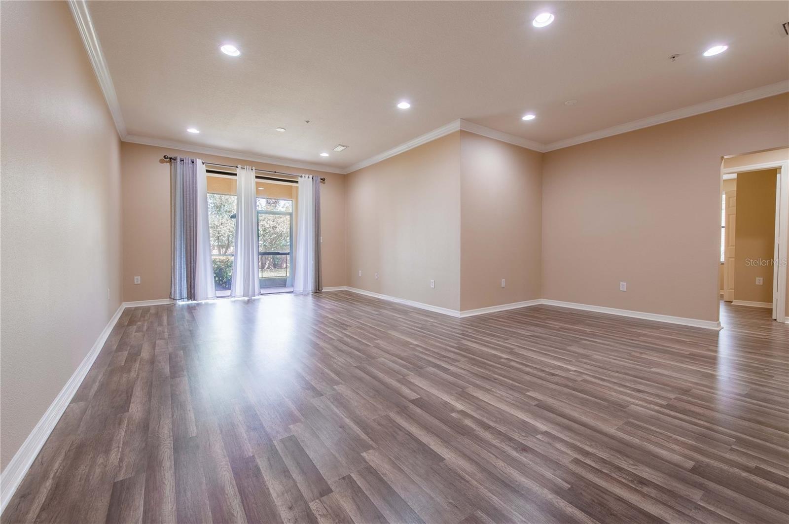 PALMA SOLA TRACE - Residential