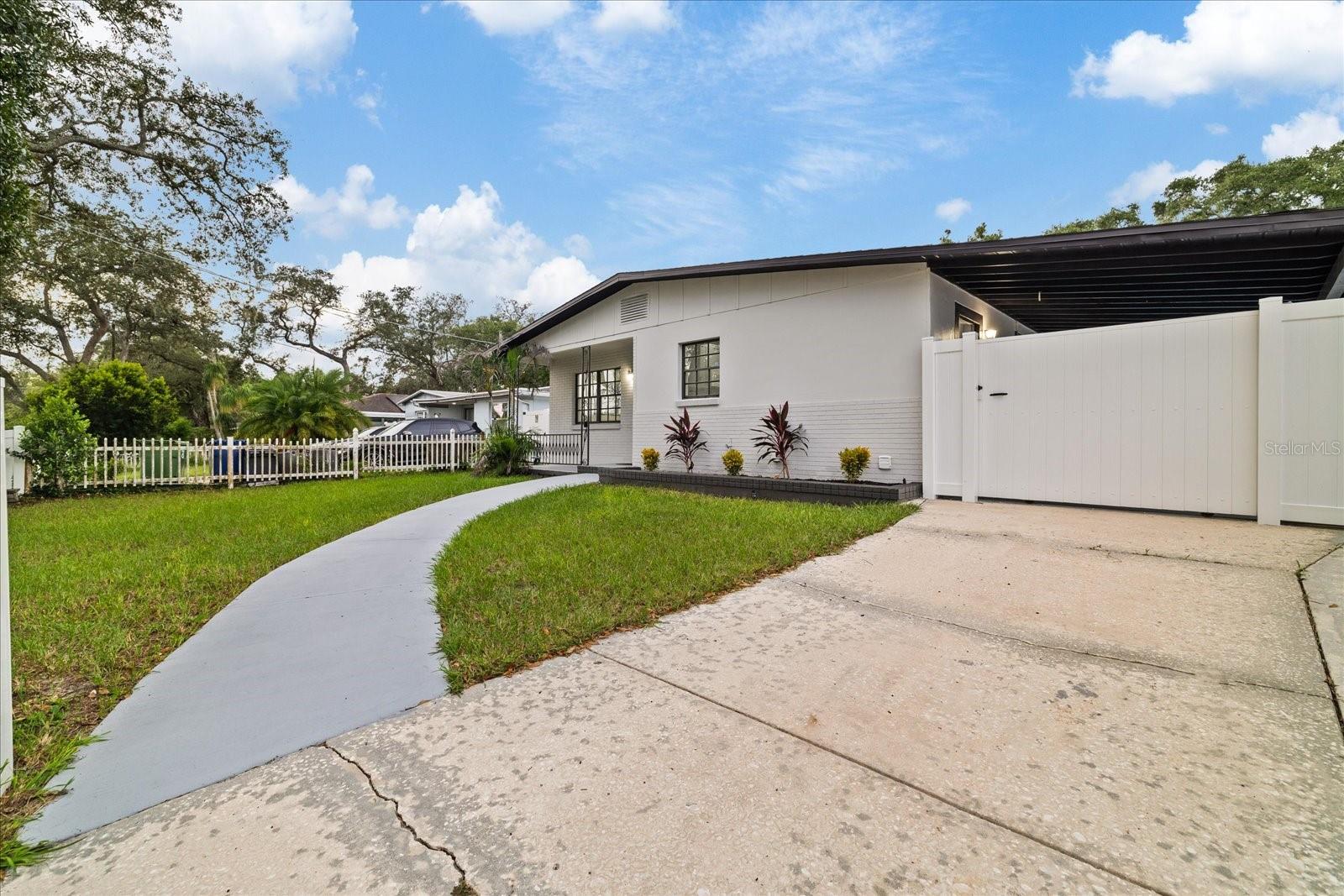 9410 N VALLE DRIVE
