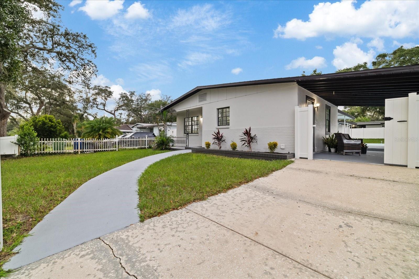9410 N VALLE DRIVE