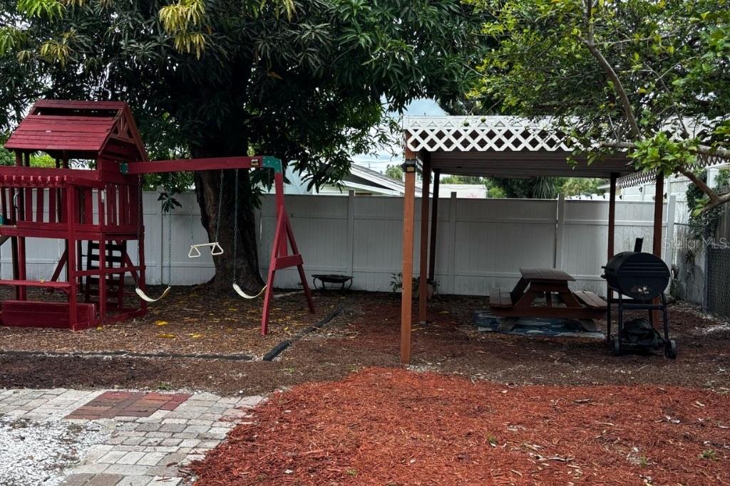 POS SUB OF LT 11 BLK N - Residential