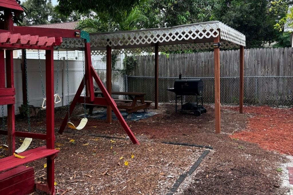 POS SUB OF LT 11 BLK N - Residential