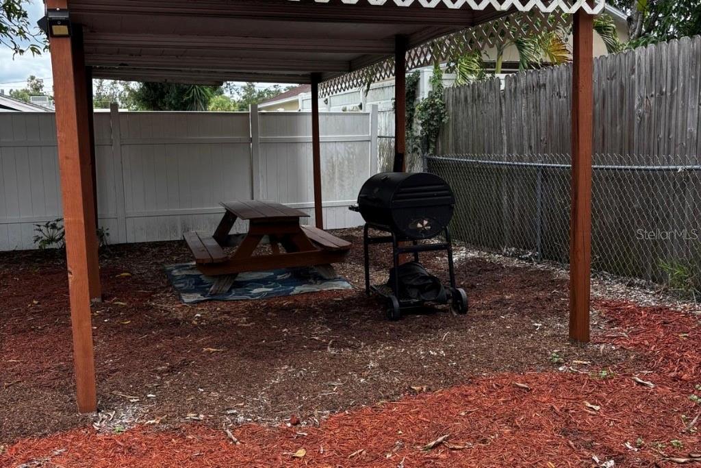 POS SUB OF LT 11 BLK N - Residential