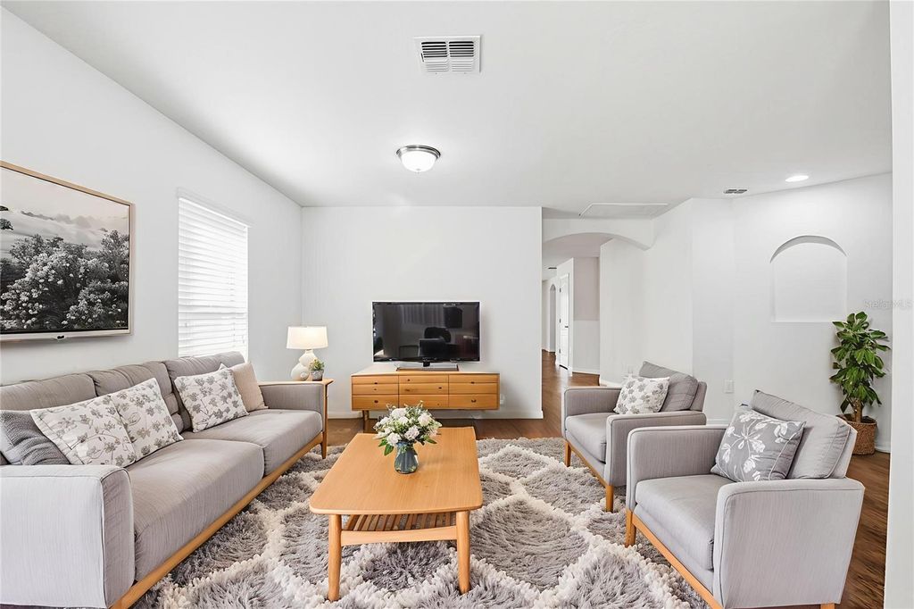 Photo of 906 Wynnmere Walk Avenue, Ruskin, FL 33570 (MLS # O6376794)