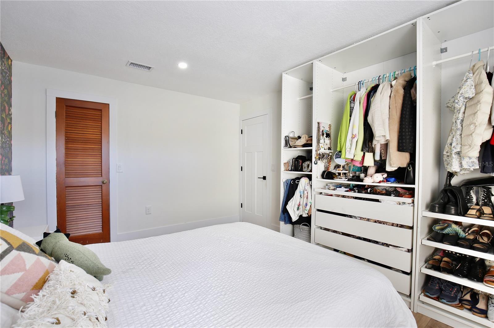 WINDWARD SQUARE SEC 1 - Residential Lease