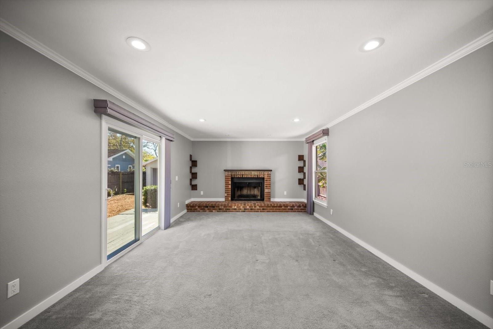 SHADOW LAWN - Residential