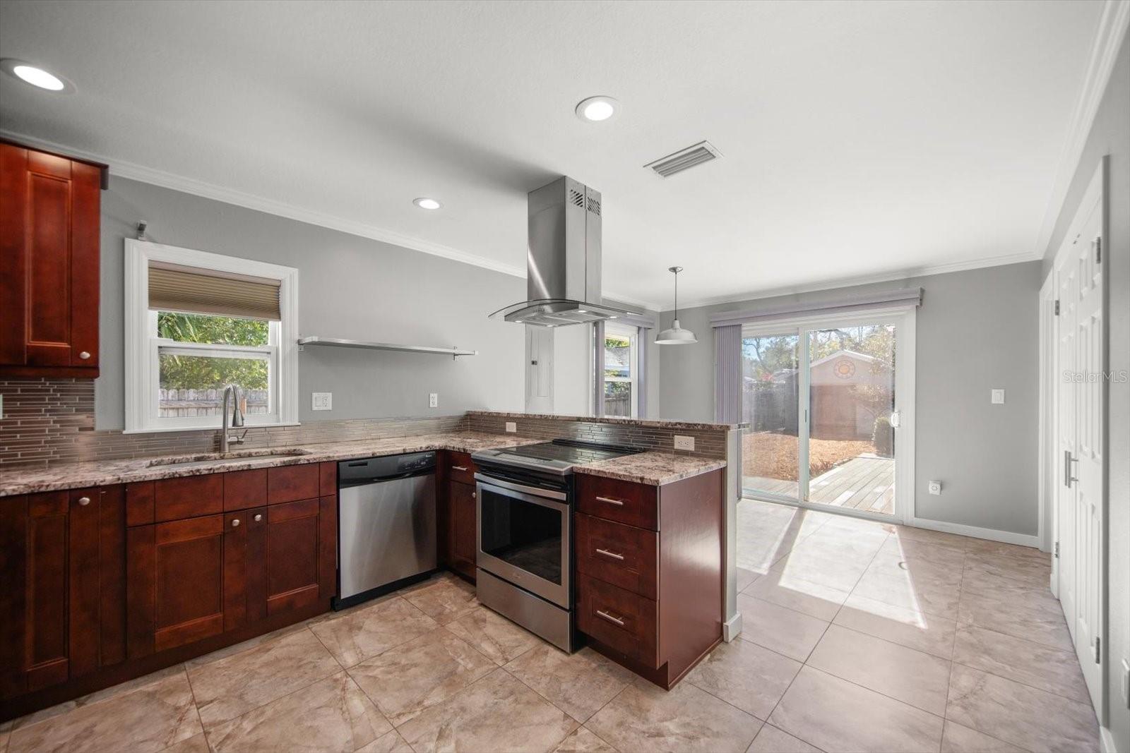 SHADOW LAWN - Residential