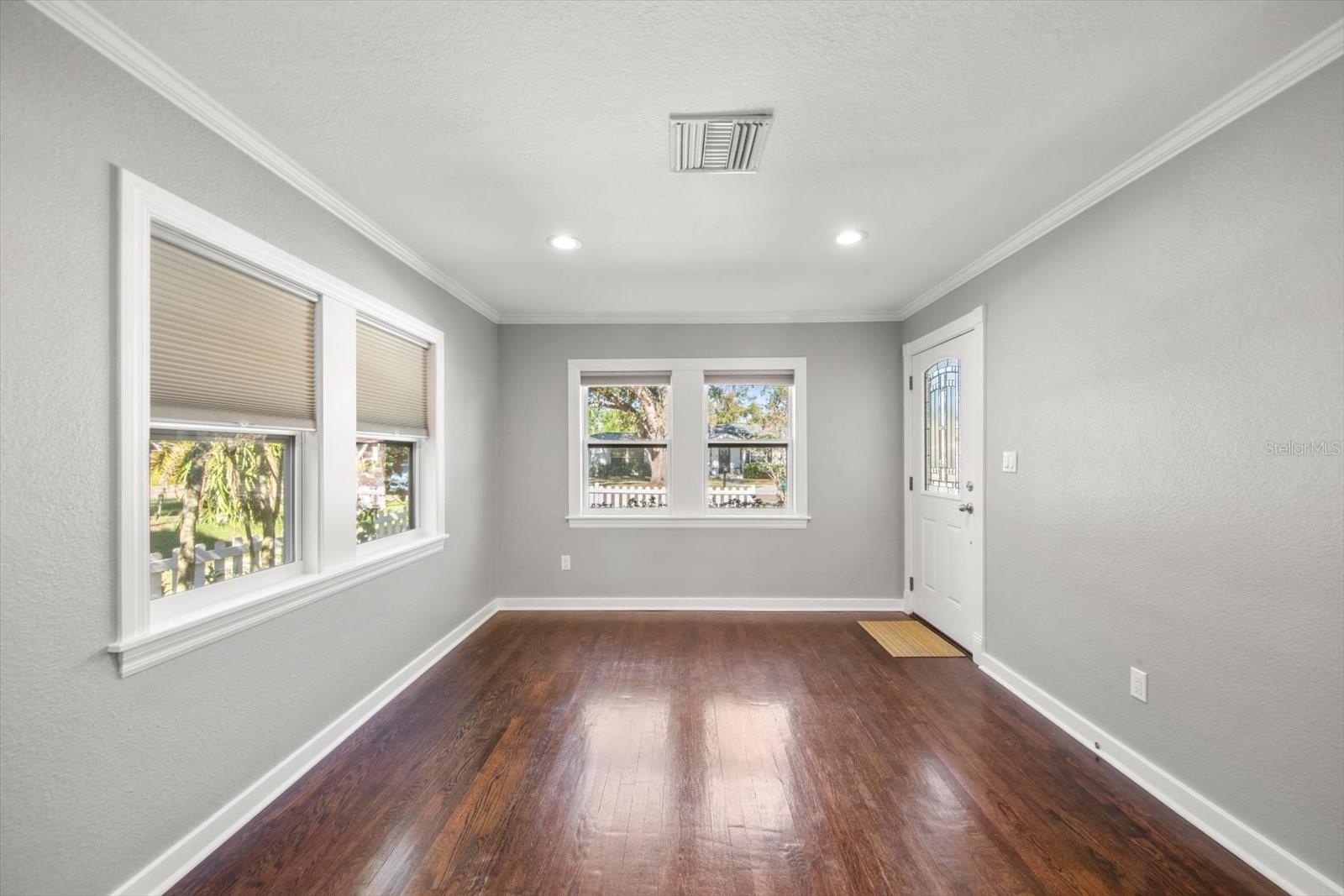 SHADOW LAWN - Residential