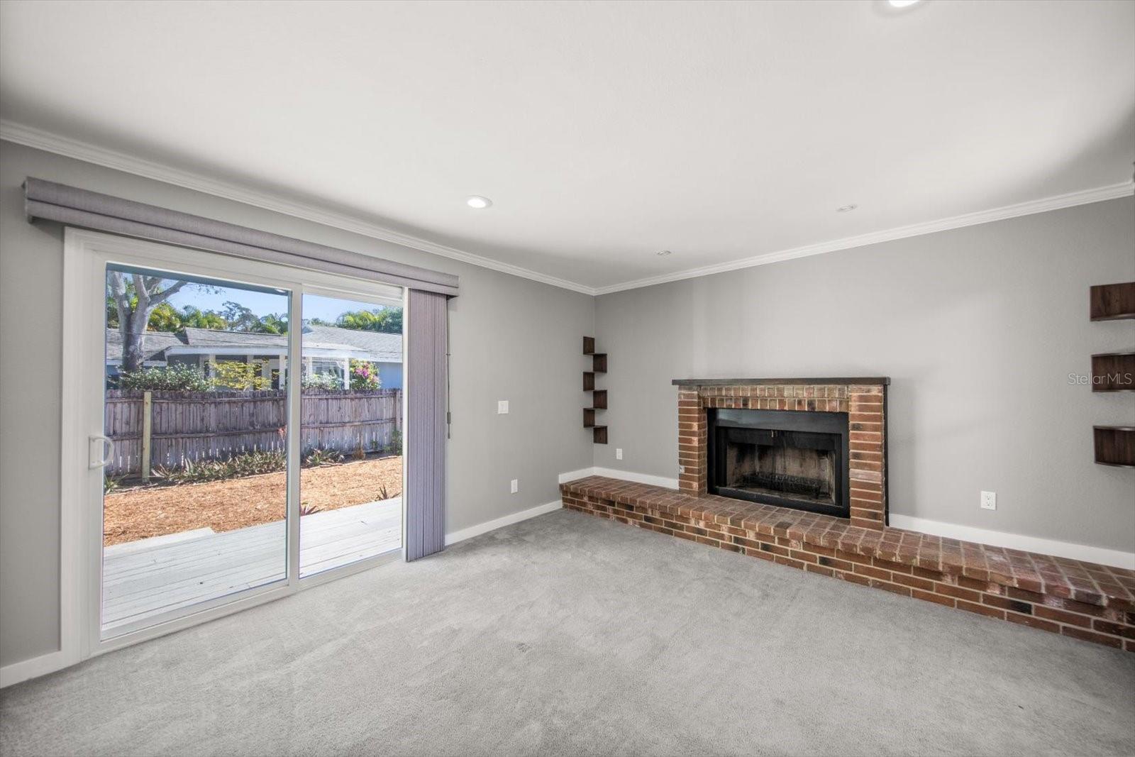 SHADOW LAWN - Residential