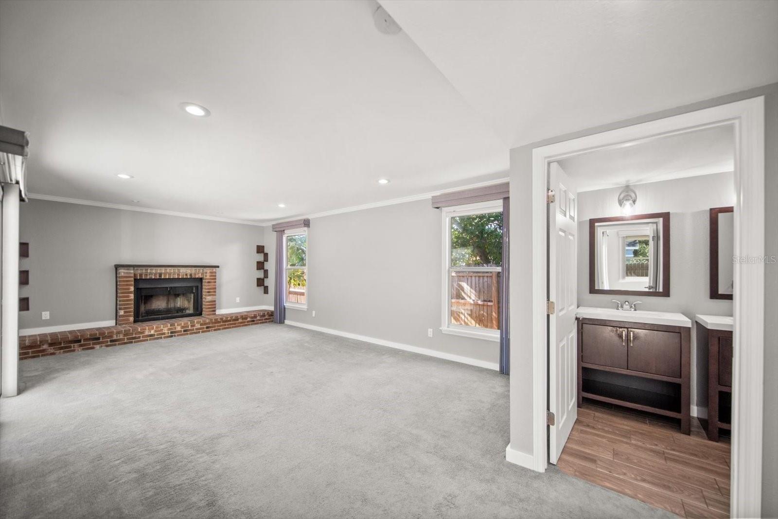 SHADOW LAWN - Residential