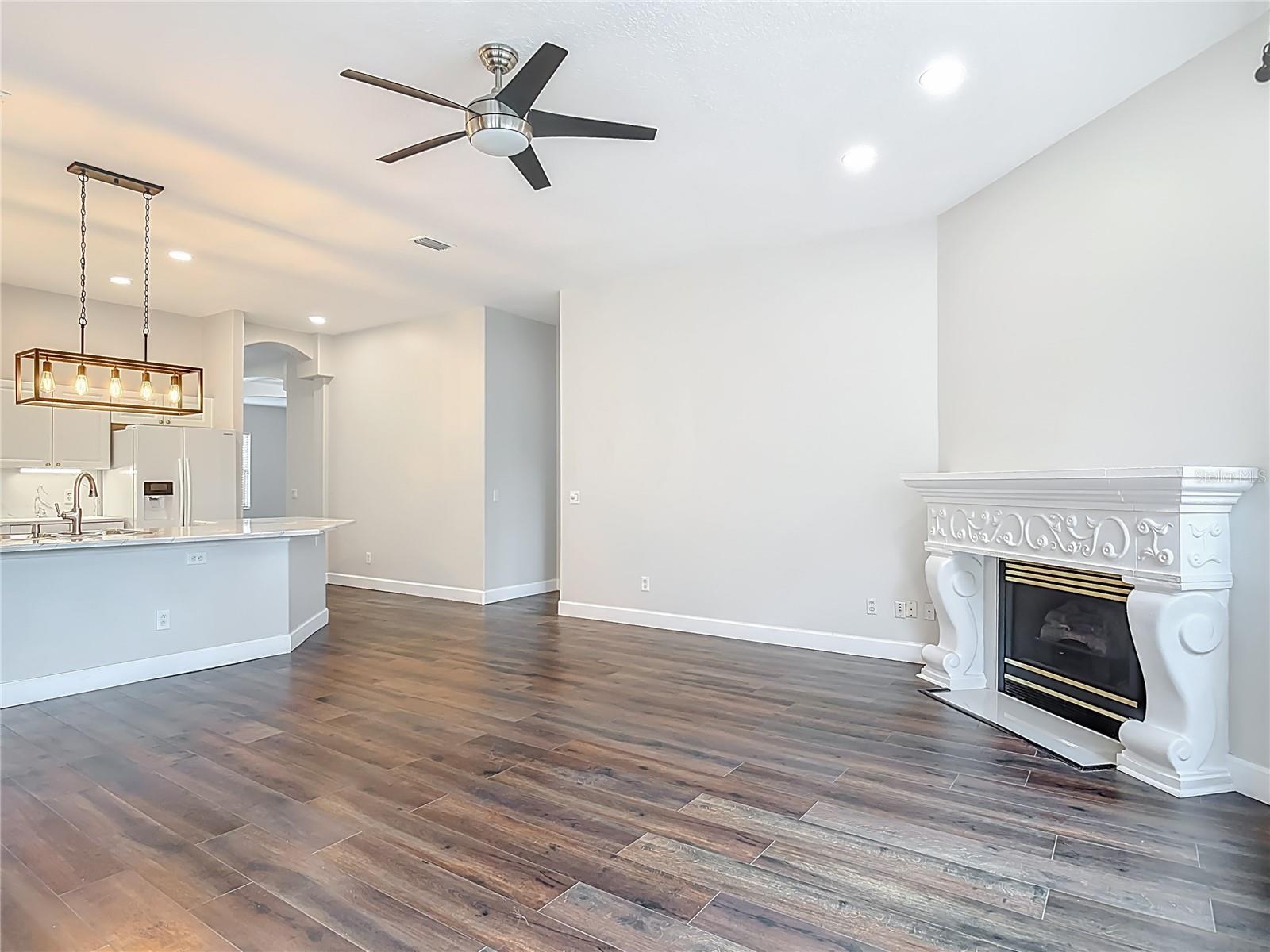 KINGS CROSSING PH 01A - Residential Lease