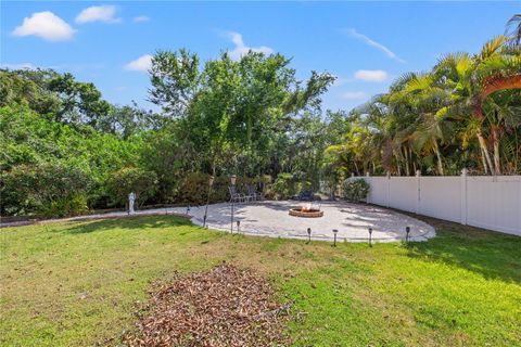 A home in PALMETTO