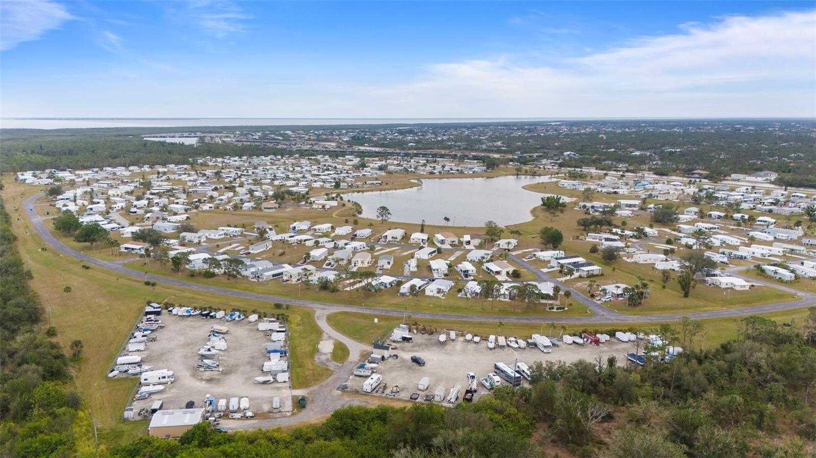 VILLAGE HOLIDAY LAKE - Residential