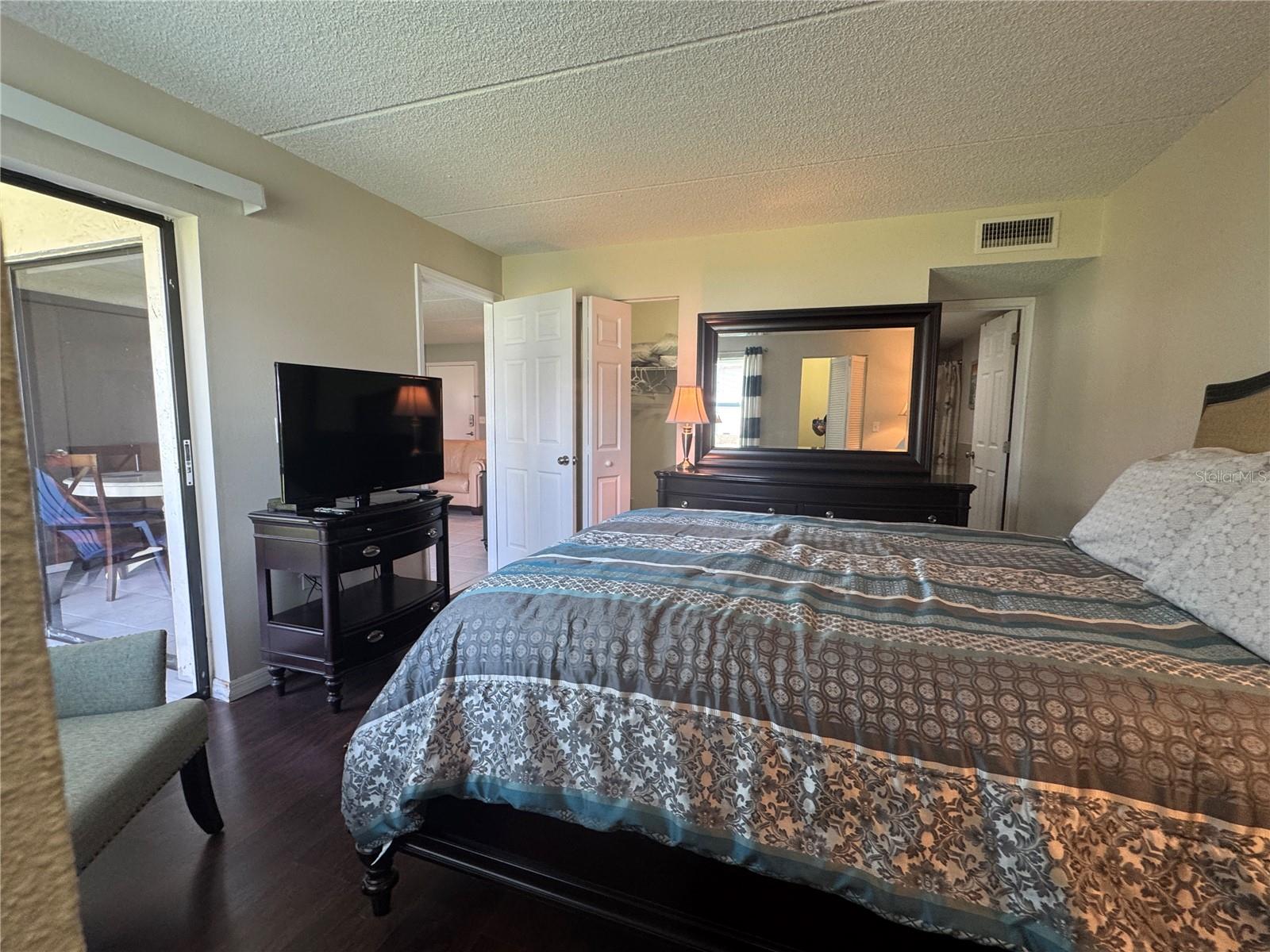 MEADOWS CONDO AT EAST LAKE WOODLANDS - Residential