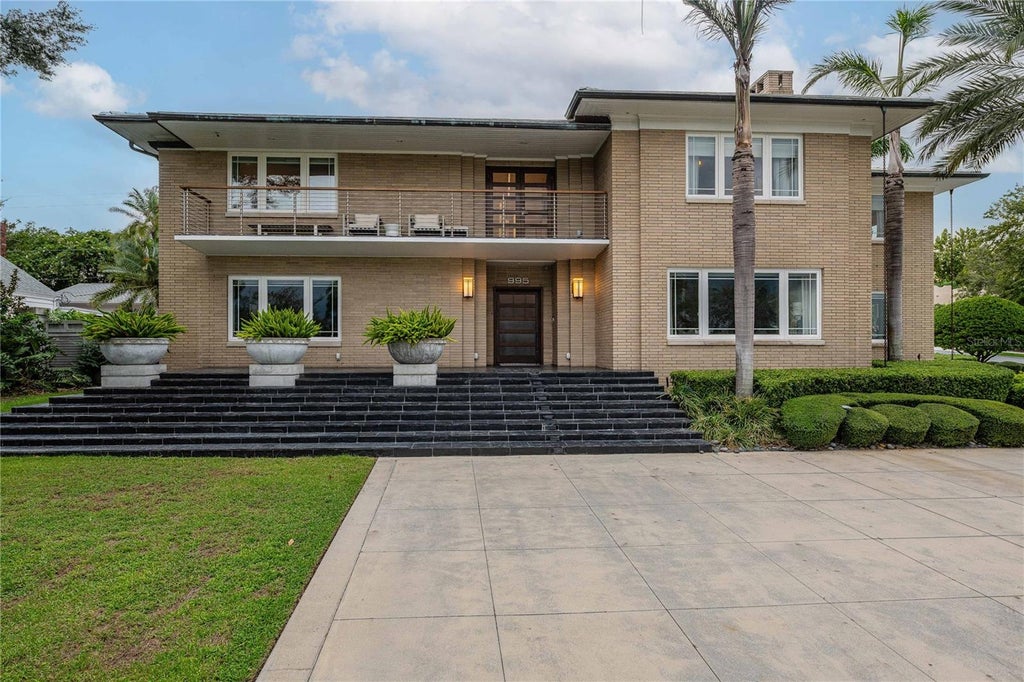 Photo of 995 Lake Hollingsworth Drive, Lakeland, FL 33803 (MLS # L4964909)