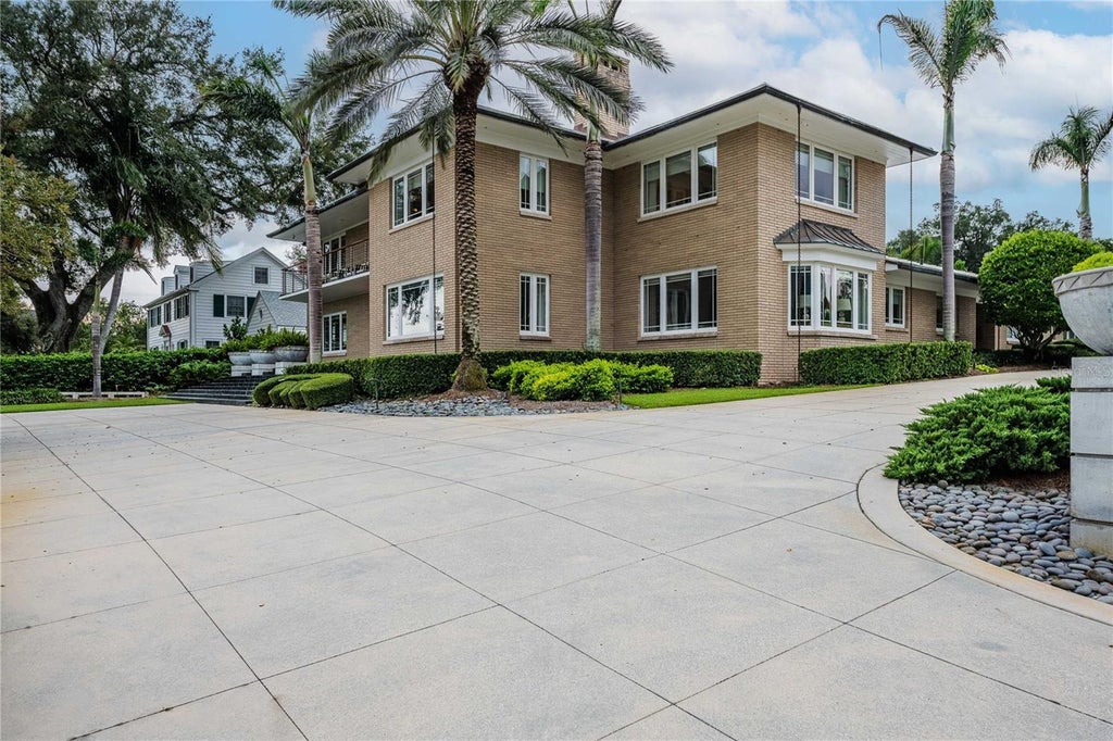 Photo of 995 Lake Hollingsworth Drive, Lakeland, FL 33803 (MLS # L4964909)