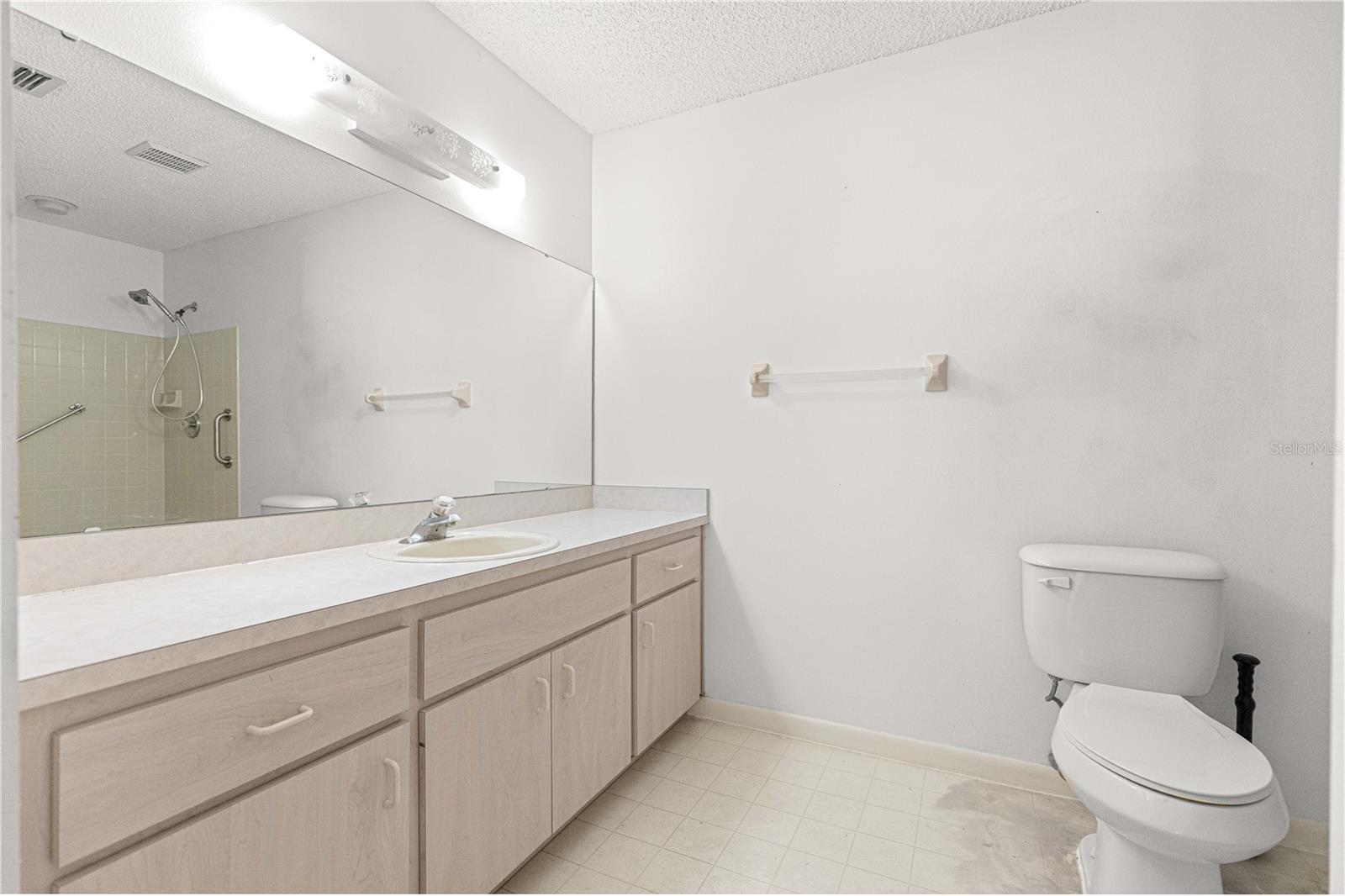 ON TOP OF THE WORLD - Residential