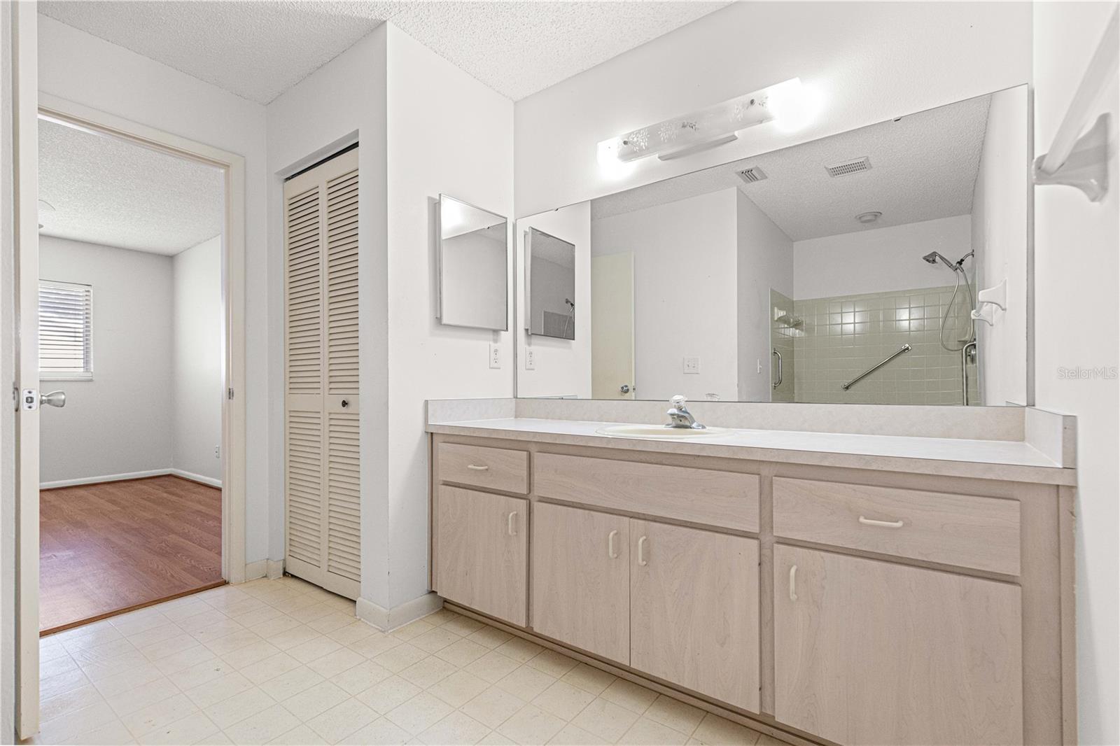 ON TOP OF THE WORLD - Residential