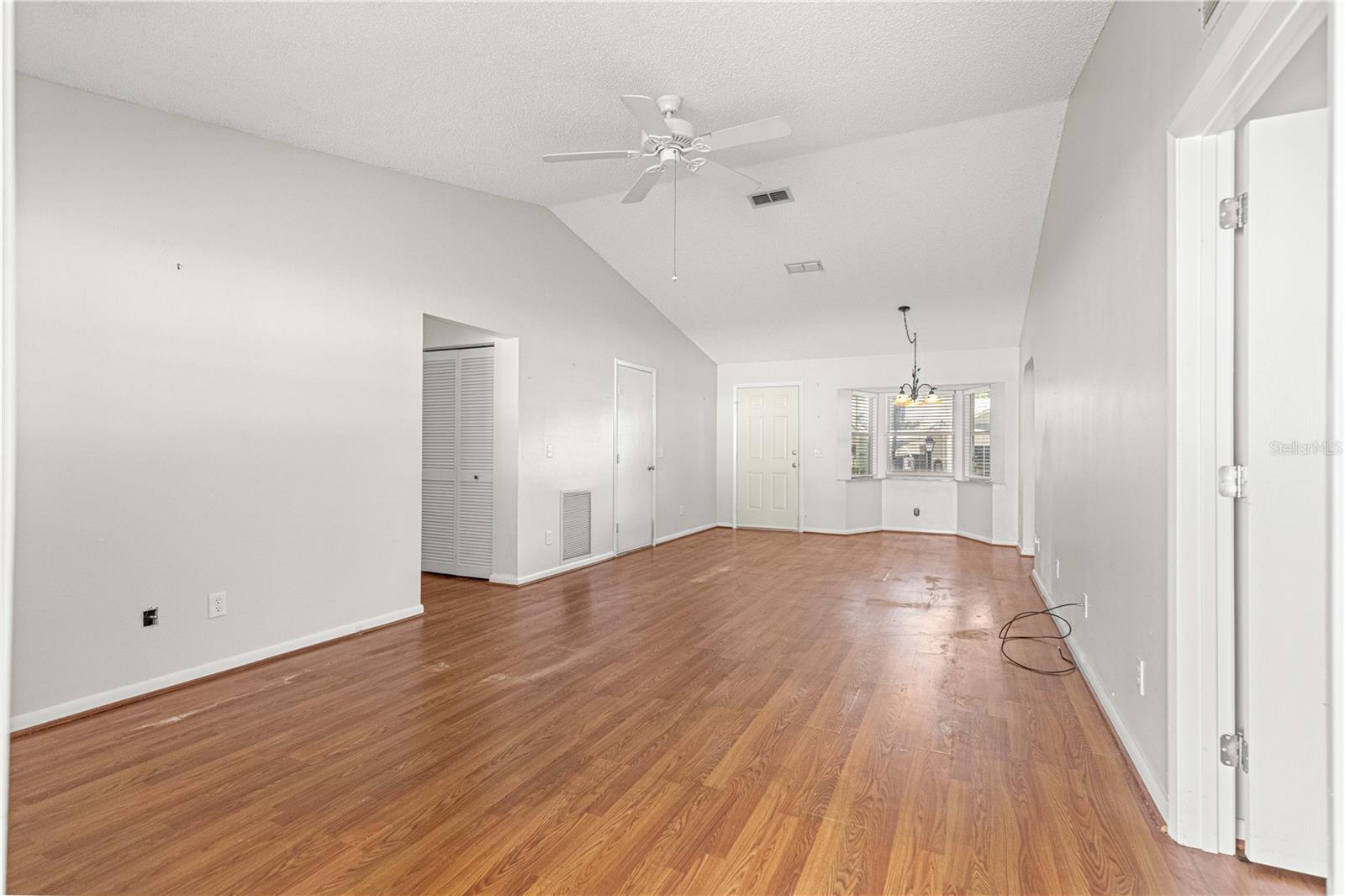 ON TOP OF THE WORLD - Residential