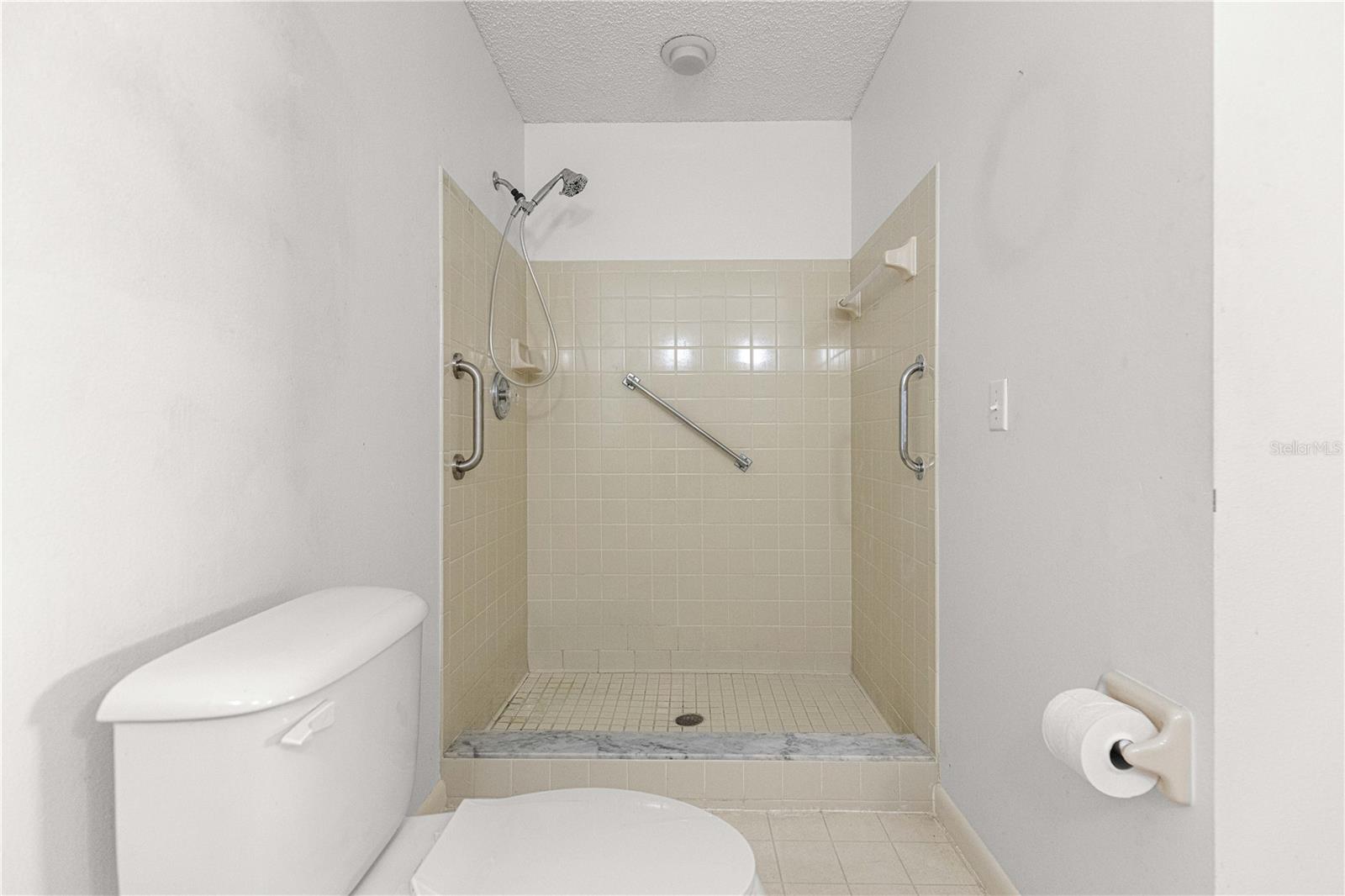 ON TOP OF THE WORLD - Residential