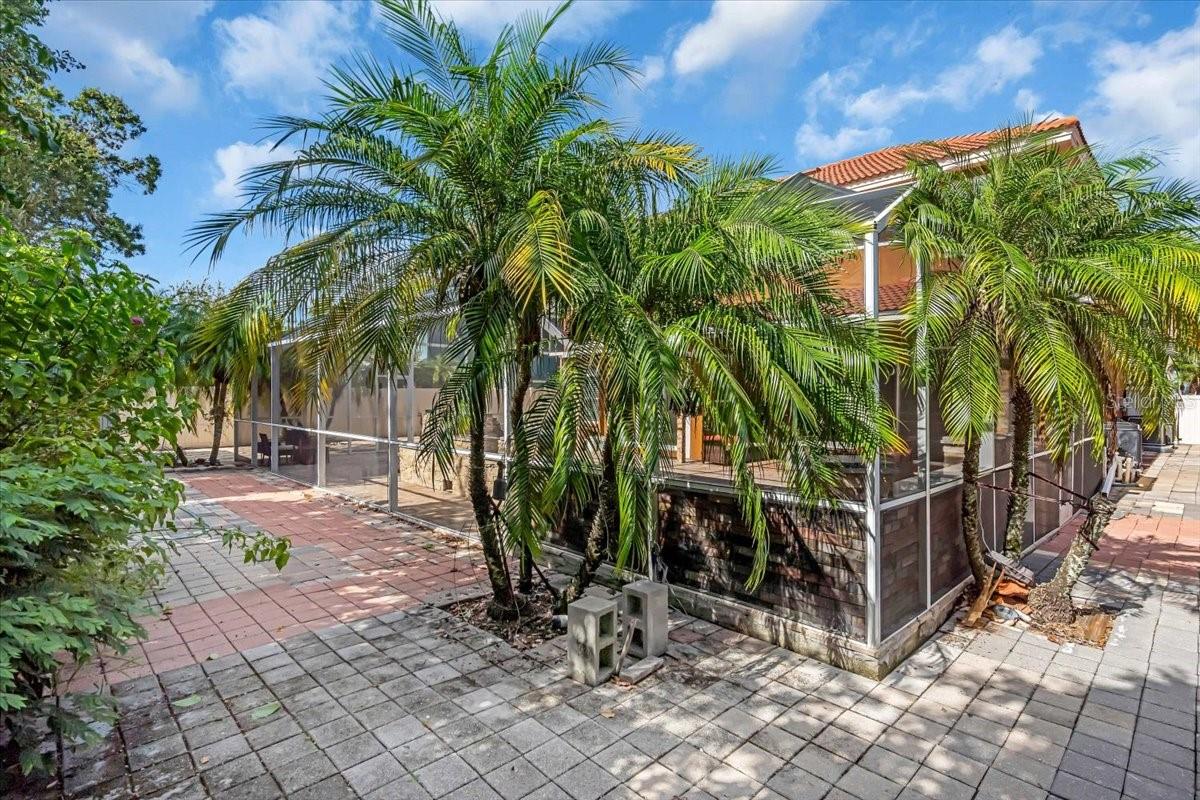 CARROLLWOOD CROSSING - Residential