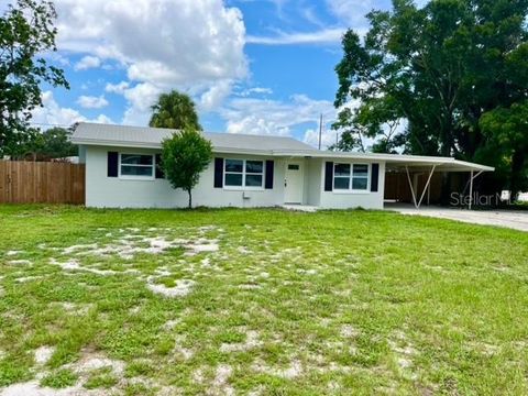 A home in WINTER HAVEN