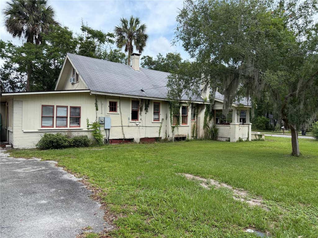 Photo of 528 N Adelle Avenue, Deland, FL 32720 (MLS # O6412715)